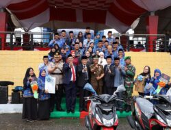 Peduli Pendidikan, Ruksamin Bagikan Motor, Laptop dan TPP Untuk Guru Se-Konut.