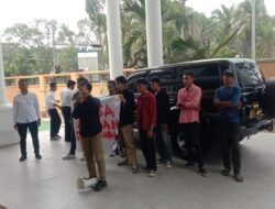 Jaksa Walk Out, Mahasiswa Demo di Kantor Kejari Kendari