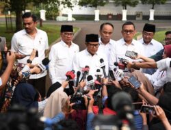 Presiden RI beserta wakil presiden, menerima Menko Pemberdayaan masyarakat di istana Bogor