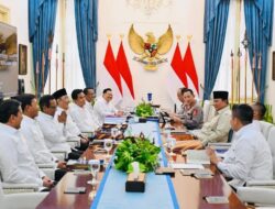 Presiden RI Terima 10 Buku Rekomendasi, Reformasi Polri Ditargetkan Berjalan hingga 2029